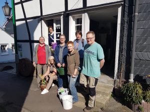 Dorfputz: Das Team an der "Hütte"