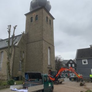 Kirchplatz / Ein Platz für alle: Beginn der Tiefbauarbeiten